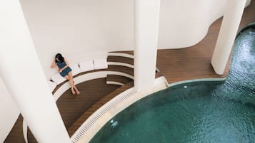 Outdoor pool, pool loungers
