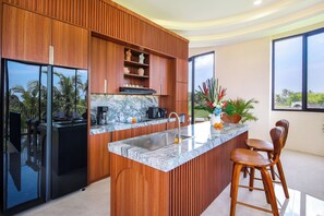 Luxury-Villa, 4 Schlafzimmer, Poolblick | Gemeinsame Küchenausstattung | Kühlschrank, Mikrowelle