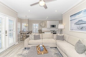 智能電視、電子遊戲、書籍