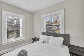 2 bedrooms, desk, iron/ironing board, WiFi