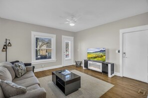 Télévision, cheminée