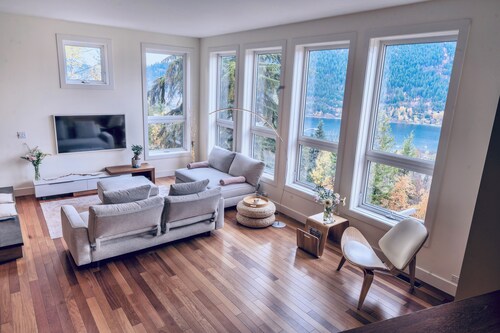NEW Modern Mountain Haven | Luxe View, Sauna, Hot Tub & Fireplace