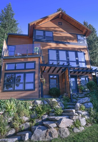 NEW Modern Mountain Haven | Luxe View, Sauna, Hot Tub & Fireplace