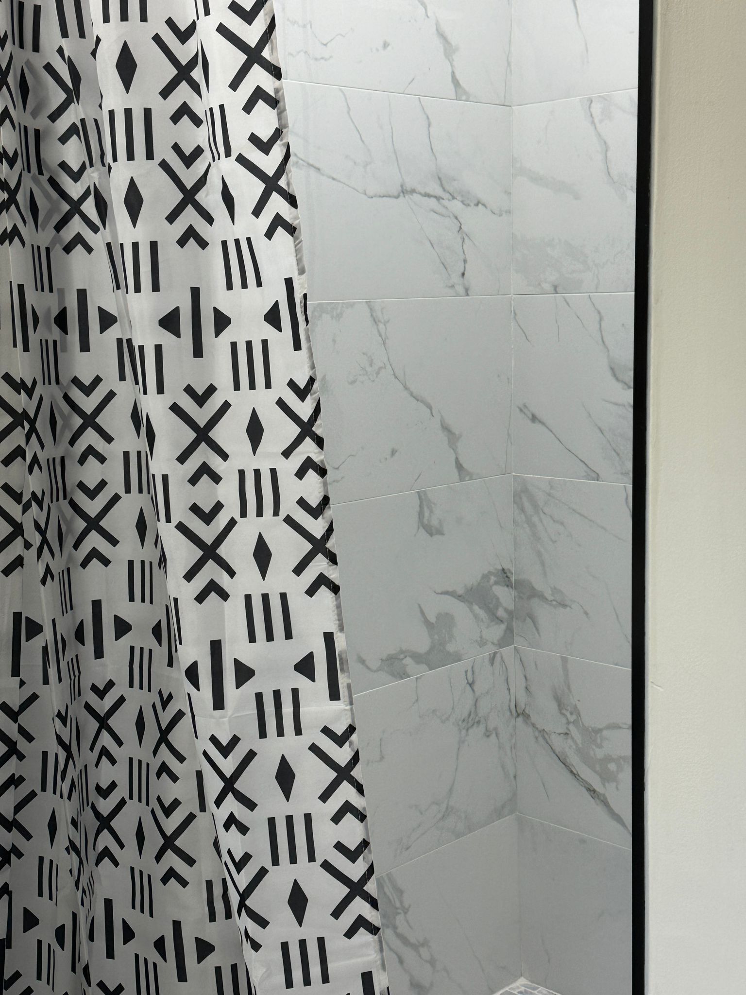 Serviettes fournies, papier toilette