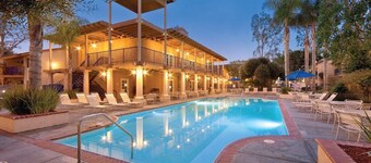 Dolphin’s Cove Worldmark Anaheim - less than 1 mile from Disneyland