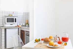 Dining - Charming&Modern One-Bedroom Apartment in Sorrento (Sorrento)