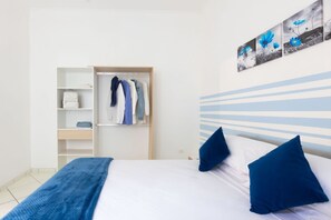 1 slaapkamer, een kluis op de kamer, een strijkplank/strijkijzer