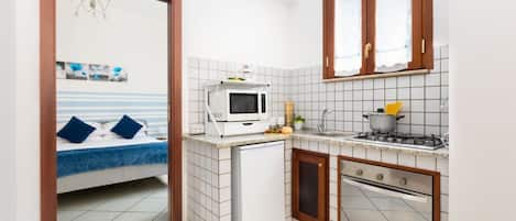 Microondas, horno, placa de cocina, cafetera/tetera