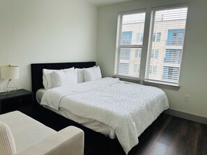 1 bedroom, iron/ironing board, WiFi, bed sheets - Cozy place with great atmosphere away from home (Addison)