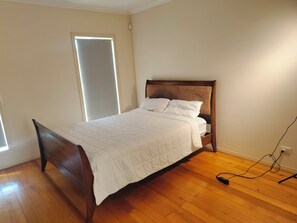 5 bedrooms, desk, iron/ironing board, free WiFi