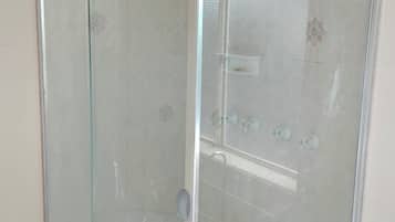 Jetted bath, towels, soap, shampoo