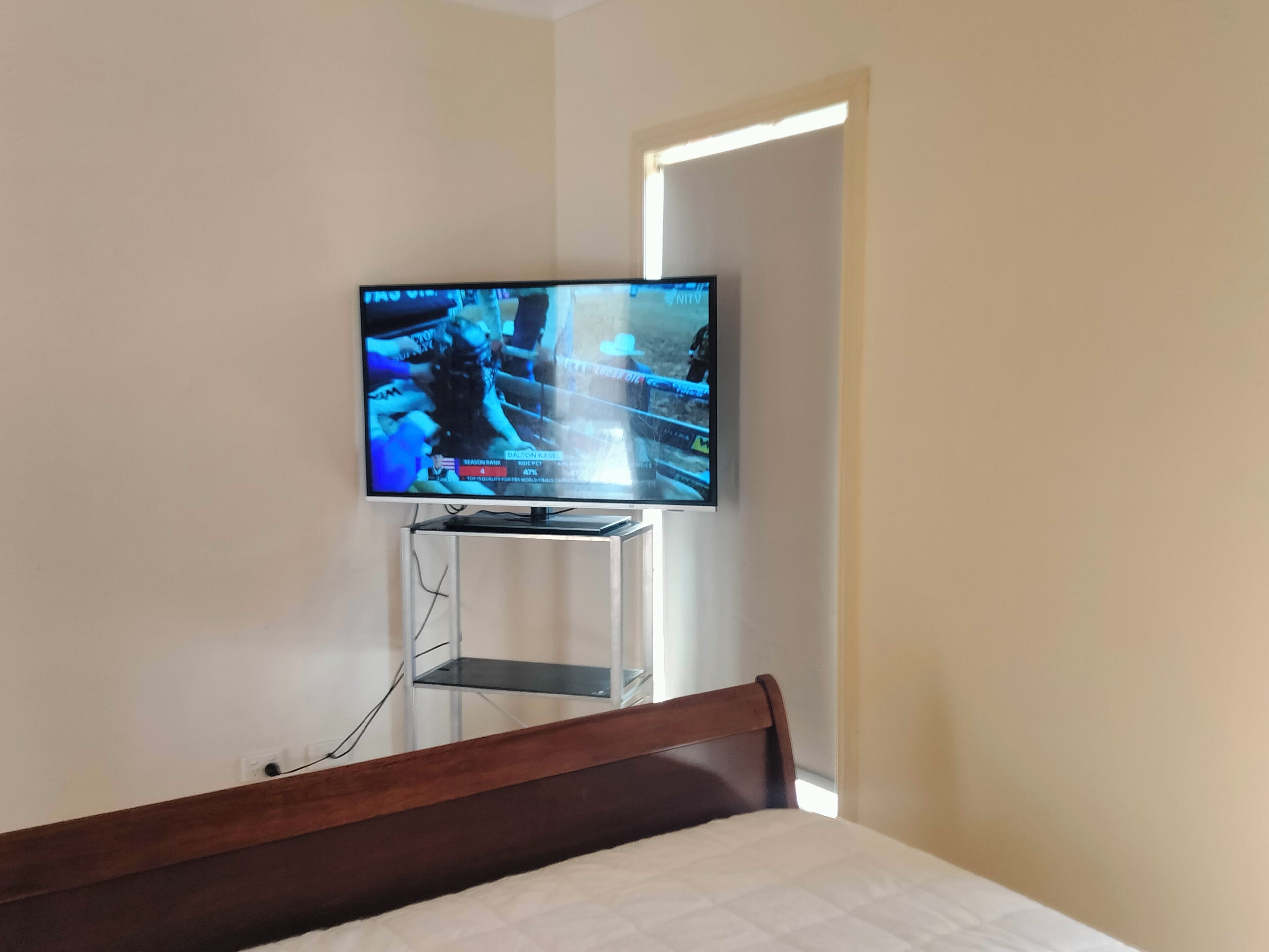 5 bedrooms, desk, iron/ironing board, free WiFi