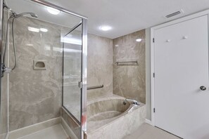 Shower, hair dryer, towels, toilet paper - Stunning Condo w/ Private Beach Access, Restaurants & Shops (Bonita Springs)
