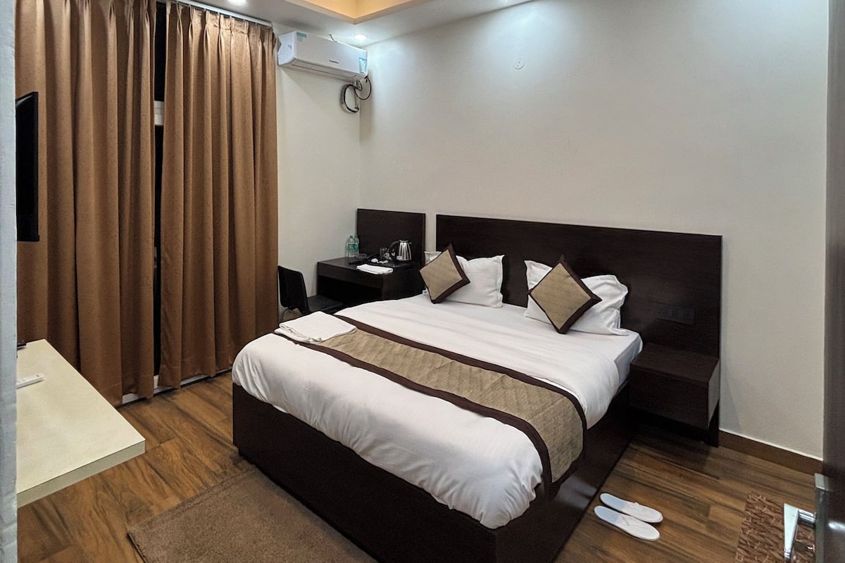 ห้องคลาสสิกซิงเกิล | เครื่องนอนระดับพรีเมียม, เตียงเมมโมรี โฟม, พื้นที่ทำงานแบบใช้แล็ปท็อป