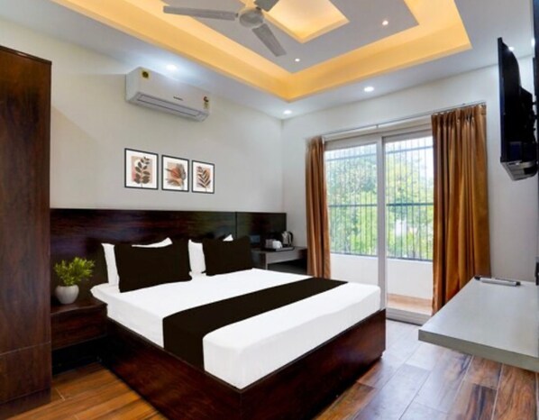 Premium bedding, memory foam beds, laptop workspace, bed sheets