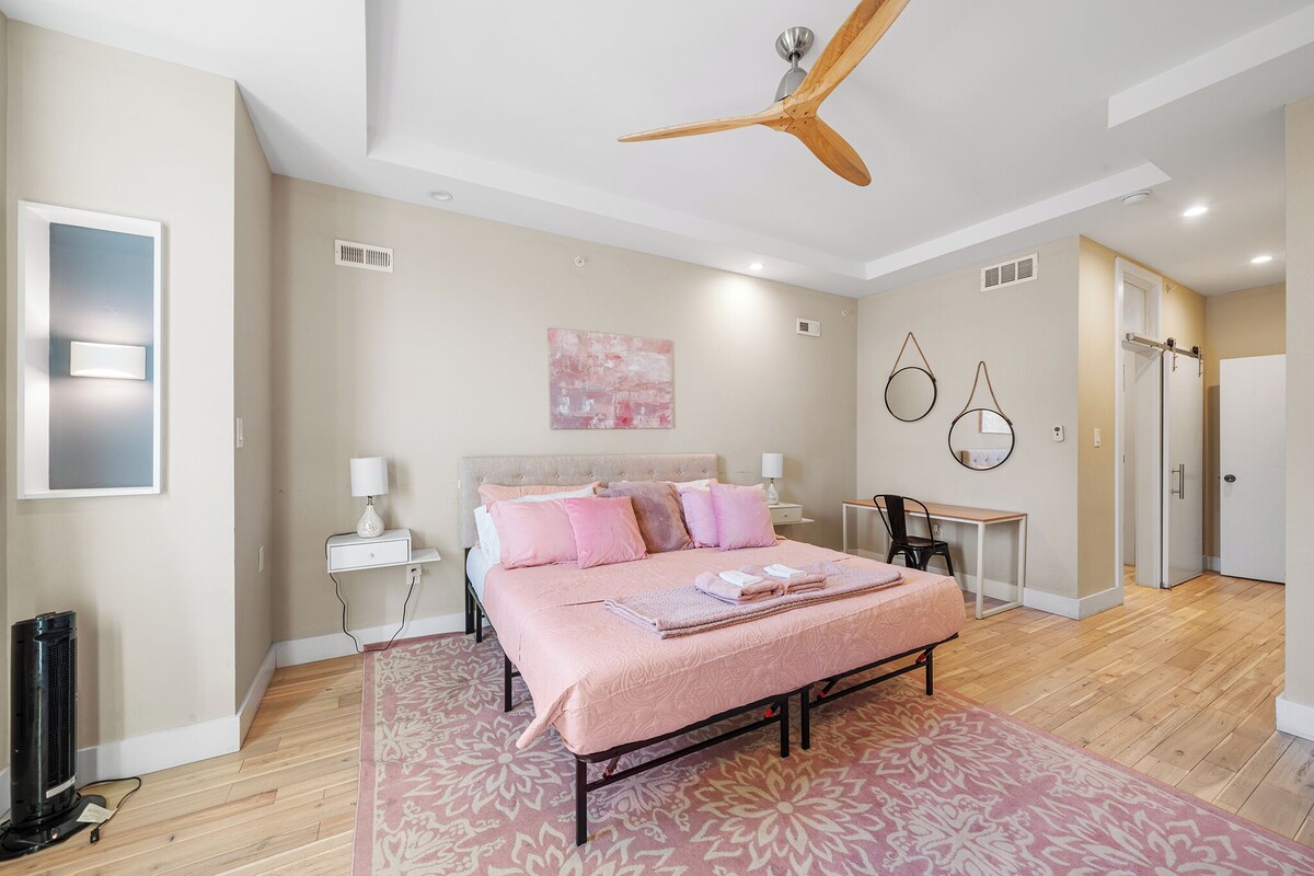 Philly skyline with rooftop jacuzzi