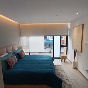 1 slaapkamer, een strijkplank/strijkijzer, gratis wifi, beddengoed