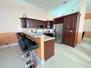 ميكروويف، فرن، موقد طهي مسطح، غسالة أطباق