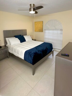 4 slaapkamers, een strijkplank/strijkijzer, gratis wifi, beddengoed