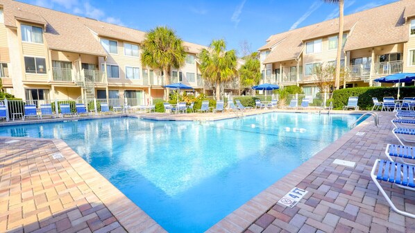 Pool - MyStay at 65 Courtside Villa - |Overlooking Pool |Tennis |Walk to Beach |Coligny Area (Hilton Head Island)