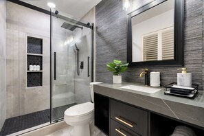 Shower, hair dryer, towels - Stylish Scottsdale Retreat with Private Pool & Prime Location! (Scottsdale)