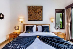 Suite Deluxe, 2 chambres, vue piscine | 2 chambres, coffres-forts dans les chambres, fer et planche à repasser