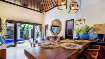 Suite Deluxe, 2 camere da letto, vista piscina | Sala da pranzo