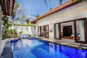 Outdoor pool, sun loungers