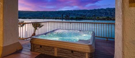 Outdoor spa tub