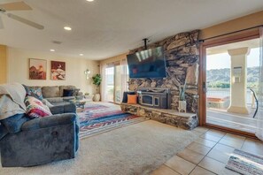 Télévision, jeux vidéo, vidéothèque, chaîne hi-fi