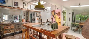 Designer Pet-Friendly Cottage, Walk to Town