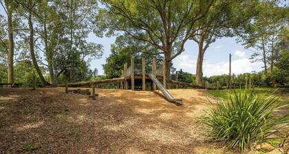 Charming Central Bangalow Stay – Pet Friendly