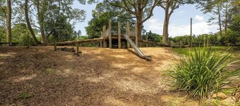 Charming Central Bangalow Stay – Pet Friendly