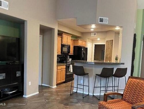 Charming 2-bedroom condo in beautiful Surprise with WiFi, AC