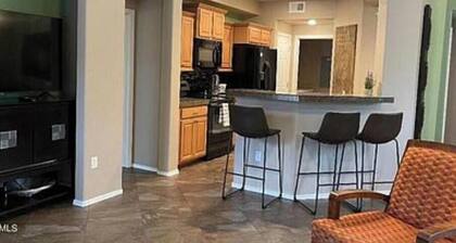 Charming 2-bedroom condo in beautiful Surprise with WiFi, AC