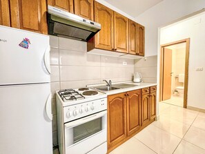 Fridge, oven, cookware/dishes/utensils - Apartment Marino by Interhome (Pag/Povljana)