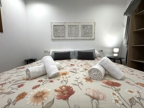 2 bedrooms, iron/ironing board, travel cot, free WiFi
