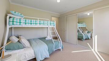 4 bedrooms, desk, iron/ironing board, WiFi