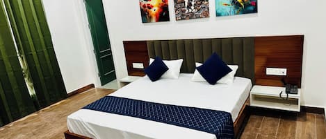 Double Room, City View | Soundproofing, WiFi (free)