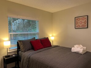 2 室のベッドルーム、アイロン / アイロン台、WiFi、ベッドシーツ