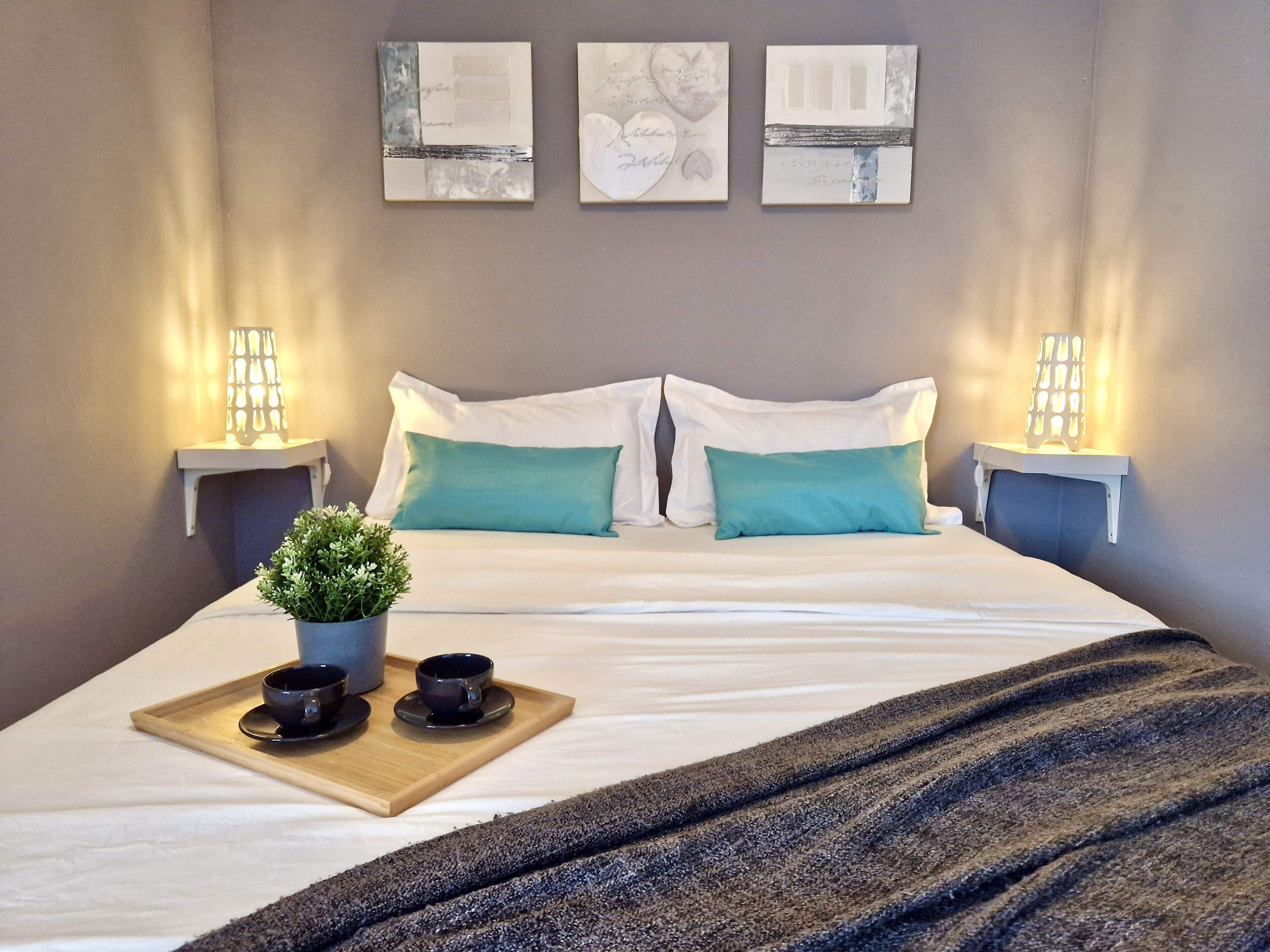 1 slaapkamer, een strijkplank/strijkijzer, gratis wifi, beddengoed