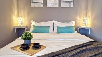 1 slaapkamer, een strijkplank/strijkijzer, gratis wifi, beddengoed