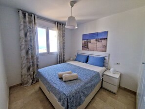 2 makuuhuonetta, silitysrauta/-lauta, ilmainen Wi-Fi, vuodevaatteet