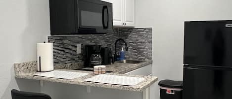 Jääkaappi, mikroaaltouuni