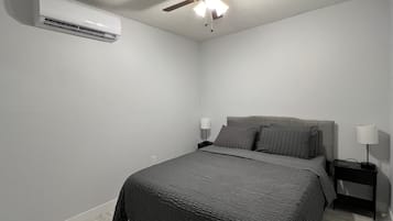 1 habitación, tabla de planchar con plancha, wifi y ropa de cama