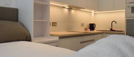 1 habitación, escritorio, tabla de planchar con plancha y wifi gratis