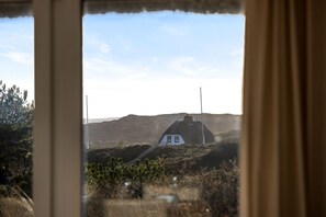 Unclassified image, 4 of 29, button