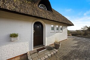 Unclassified image, 3 of 29, button