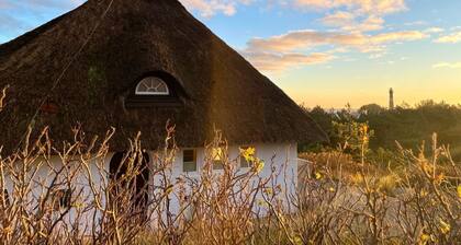Haus Sonnenland - "Traumhaftes Ferienhaus unter Reet mit Meerblick"