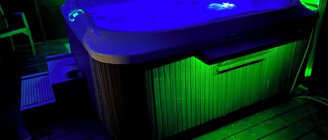 Indoor spa tub